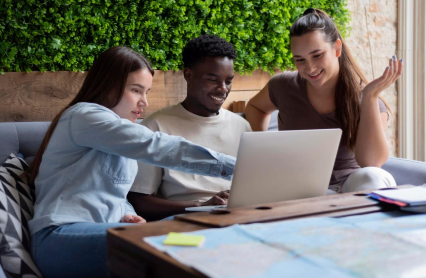 Espacio de trabajo profesional para reuniones de consultoría empresarial